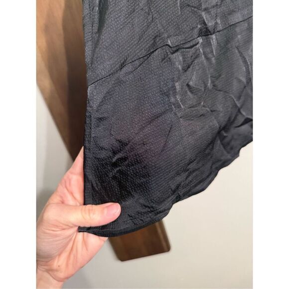 Everlane Black Satin V-Neck Top Medium NWT - Picture 8 of 8